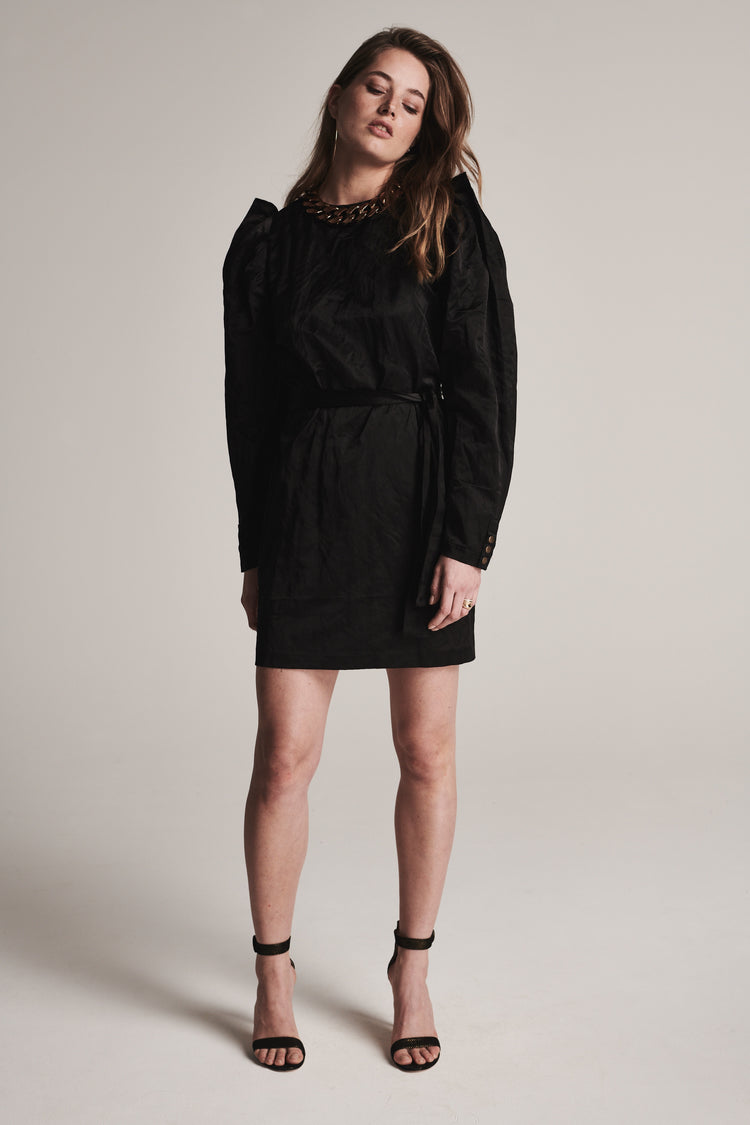 Hills Chain Necklace Longsleeve Dress | Black