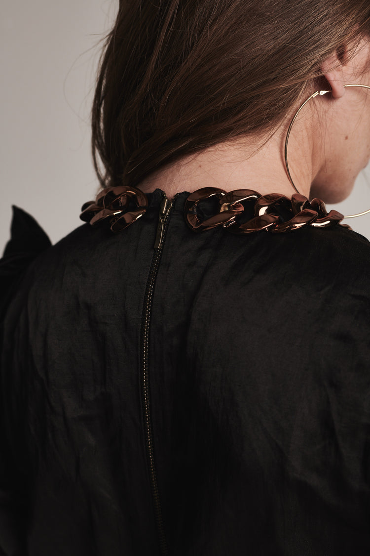 Hills Chain Necklace Longsleeve Dress | Black